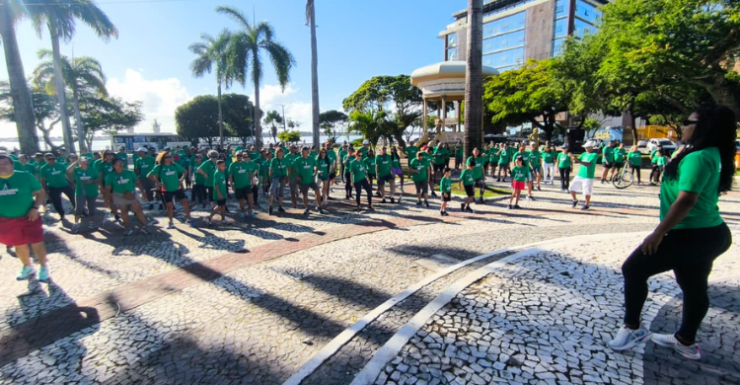 Imagem A alegre 16ª Caminhada festeja o Dia dos Bancários