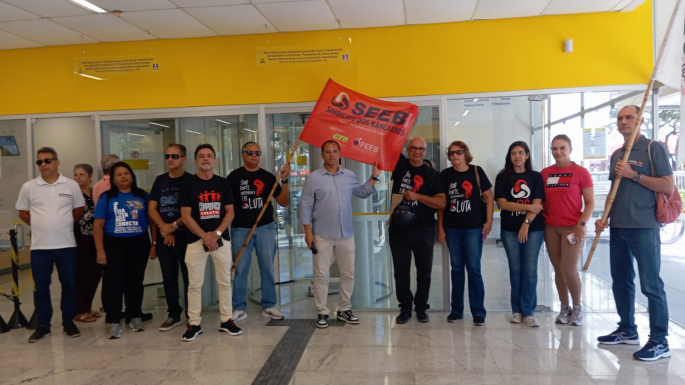 Imagem Sindicato dos Bancários protesta por falta de elevadores em agência do Banco do Brasil em Aracaju